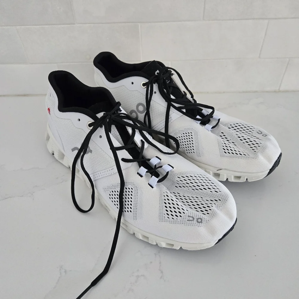 On Cloud X Athletic Running Shoe Men's Size 11 White Black - Picture 2 of 10